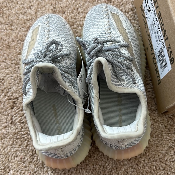 NWT Yeezy boost 350 kid shoes sz 11.5 - Picture 2 of 7
